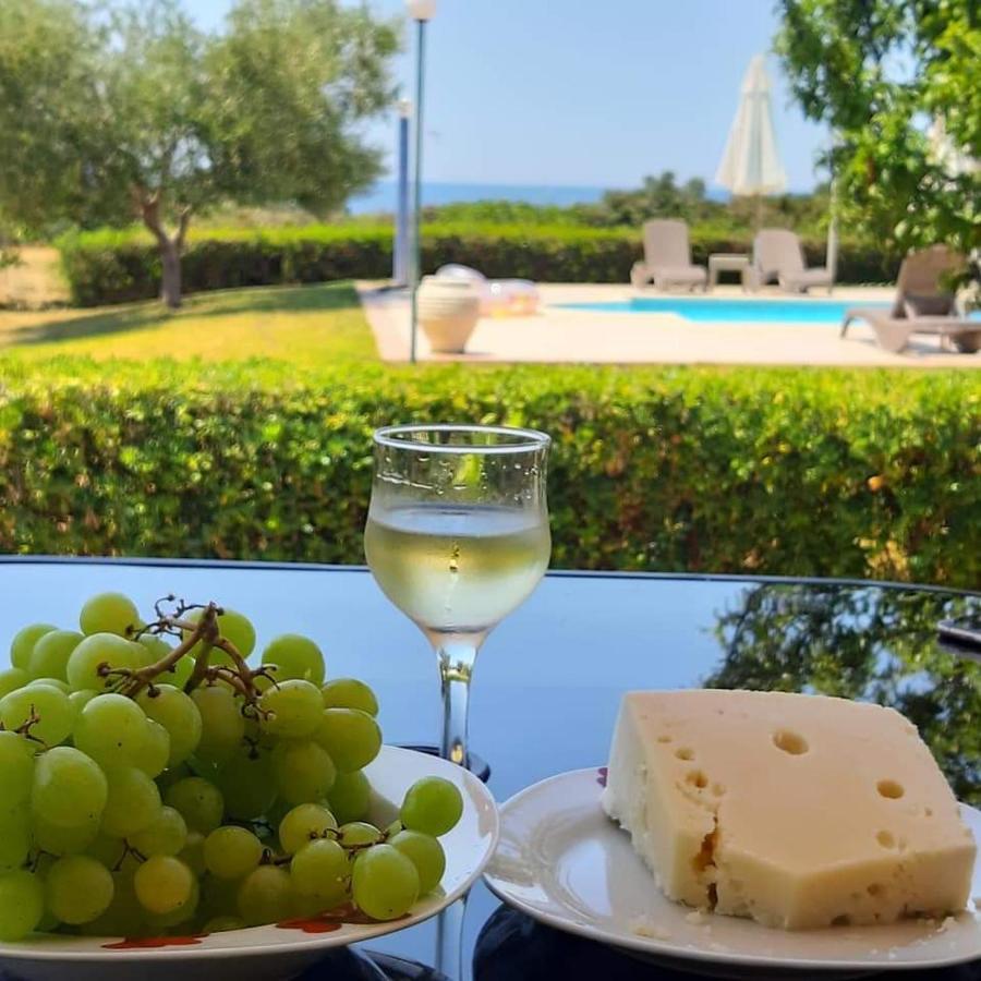 Monambeles Villas 스보로나타 외부 사진