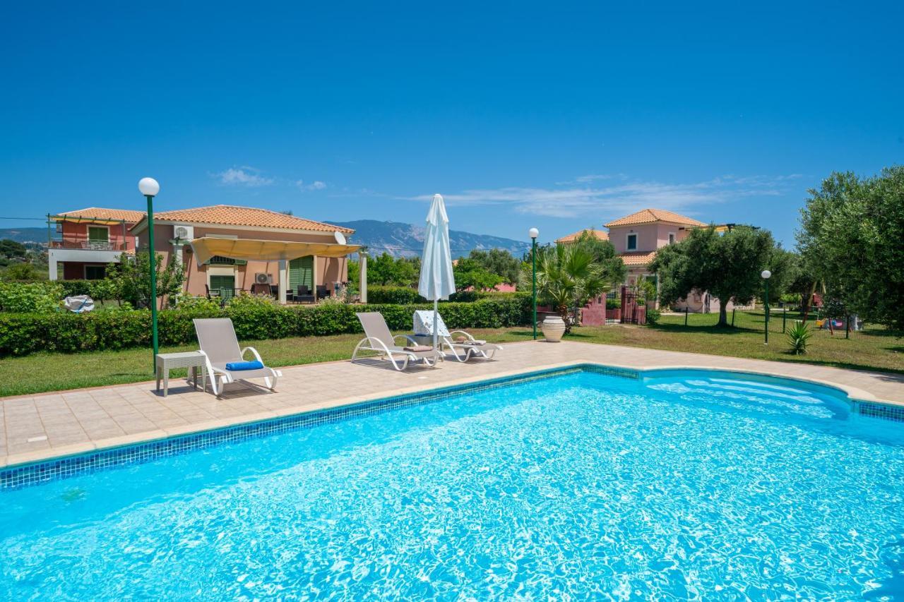 Monambeles Villas 스보로나타 외부 사진