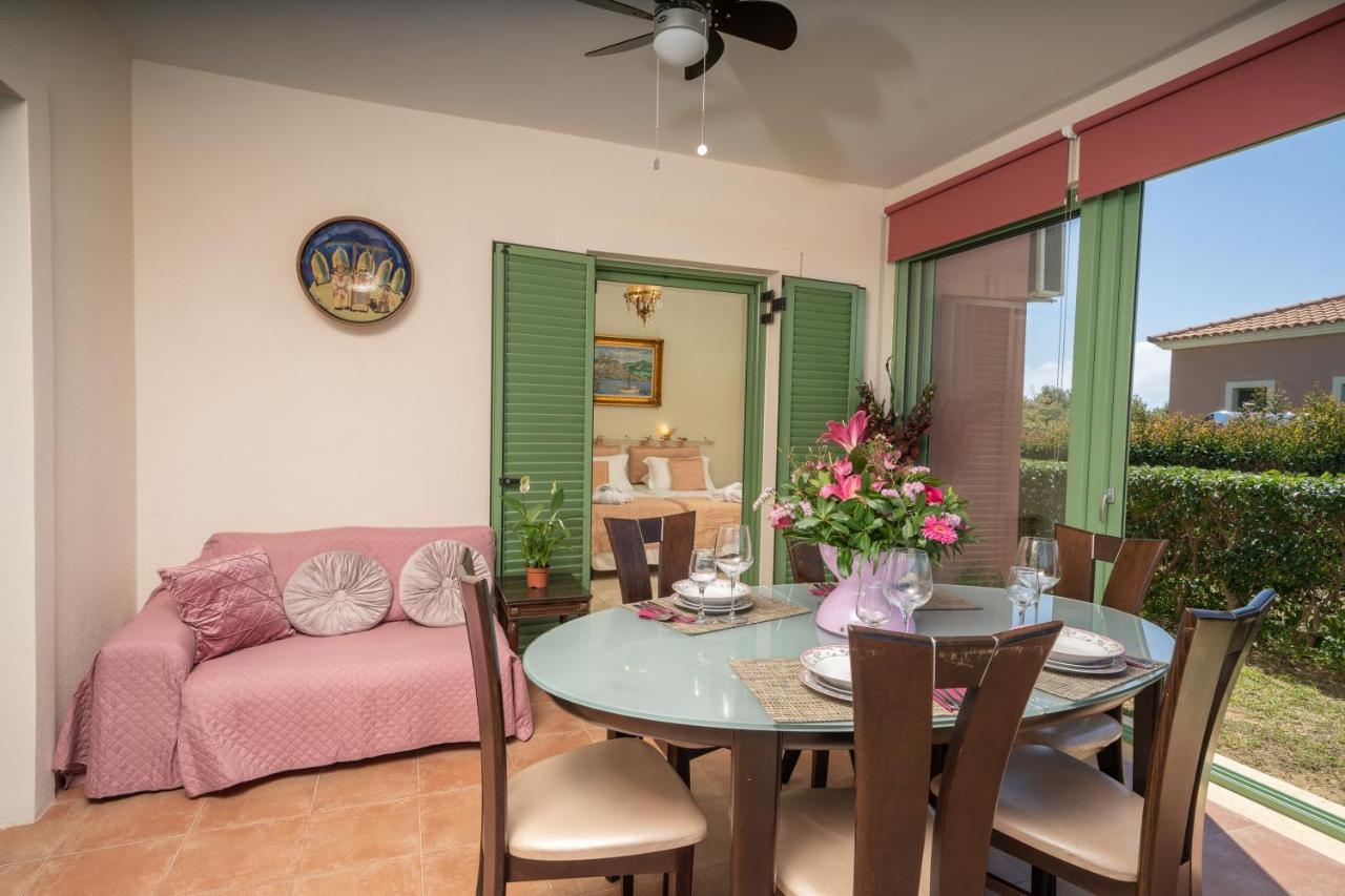 Monambeles Villas 스보로나타 외부 사진