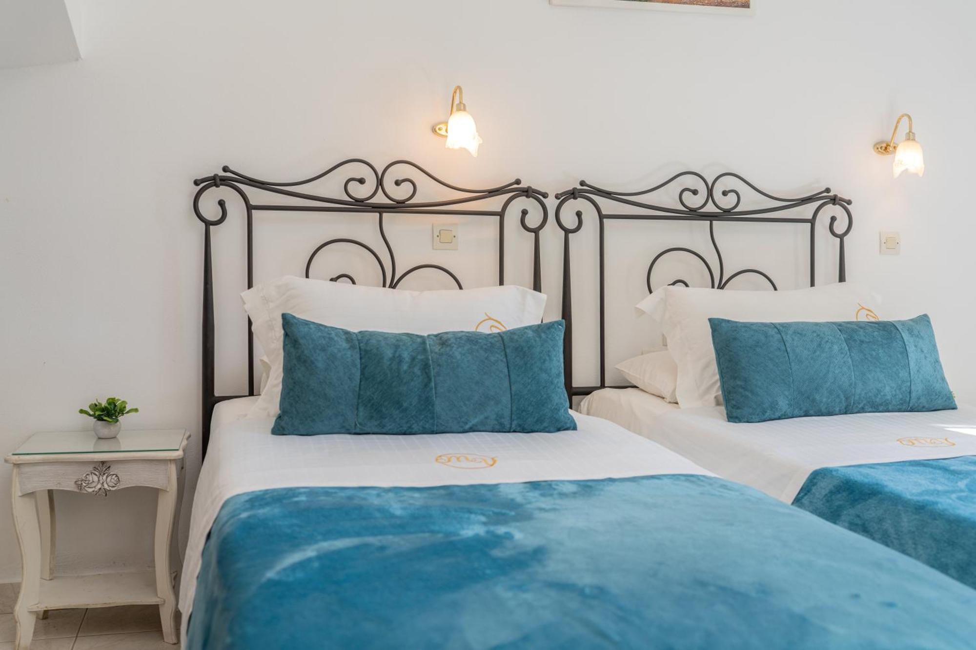 Monambeles Villas 스보로나타 외부 사진