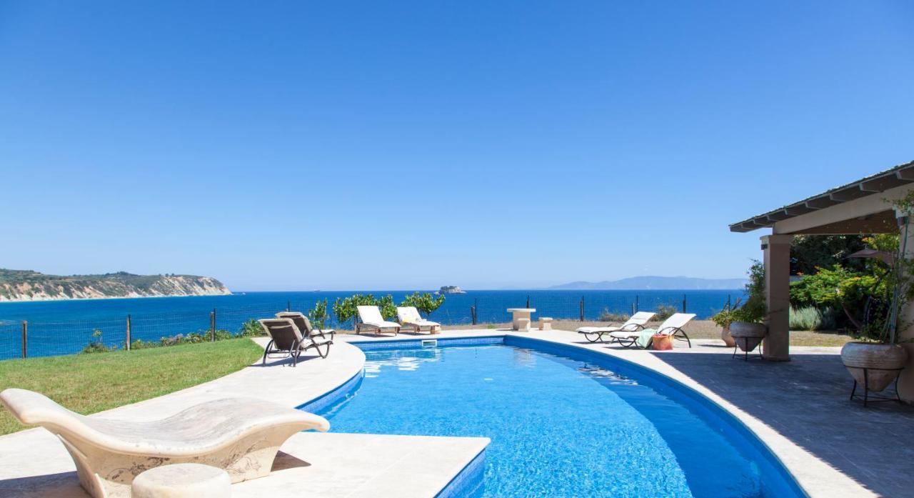 Monambeles Villas 스보로나타 외부 사진