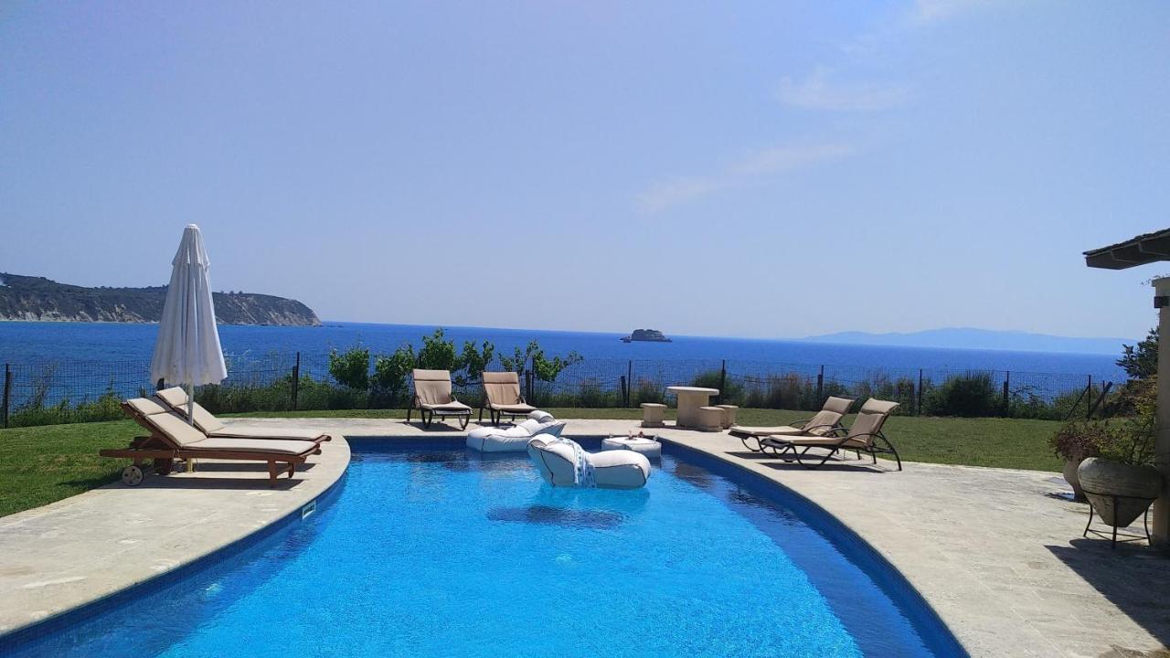 Monambeles Villas 스보로나타 외부 사진