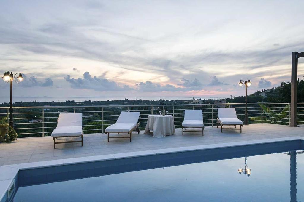 Monambeles Villas 스보로나타 외부 사진