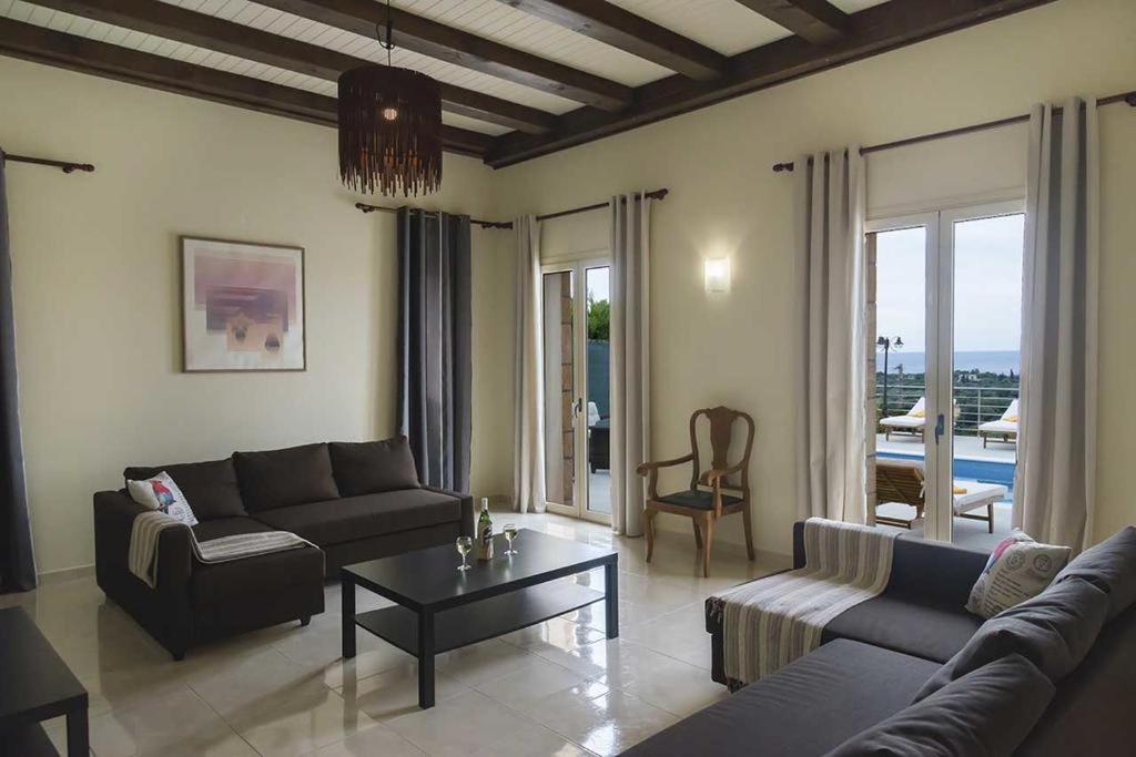 Monambeles Villas 스보로나타 외부 사진