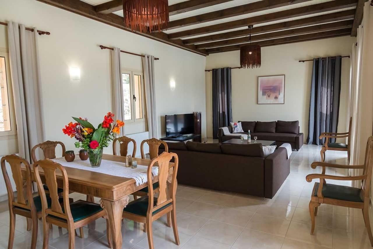 Monambeles Villas 스보로나타 외부 사진